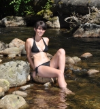 teen bikini outdoors wet bigtits cleavage handbra 03